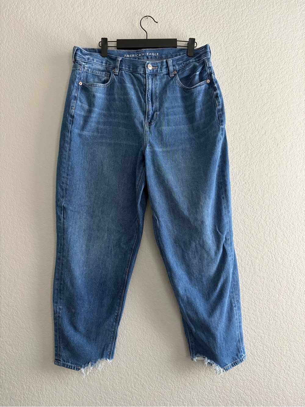 American Eagle Outfitters Relaxed Mom Jeans in Blue with Frayed Hem